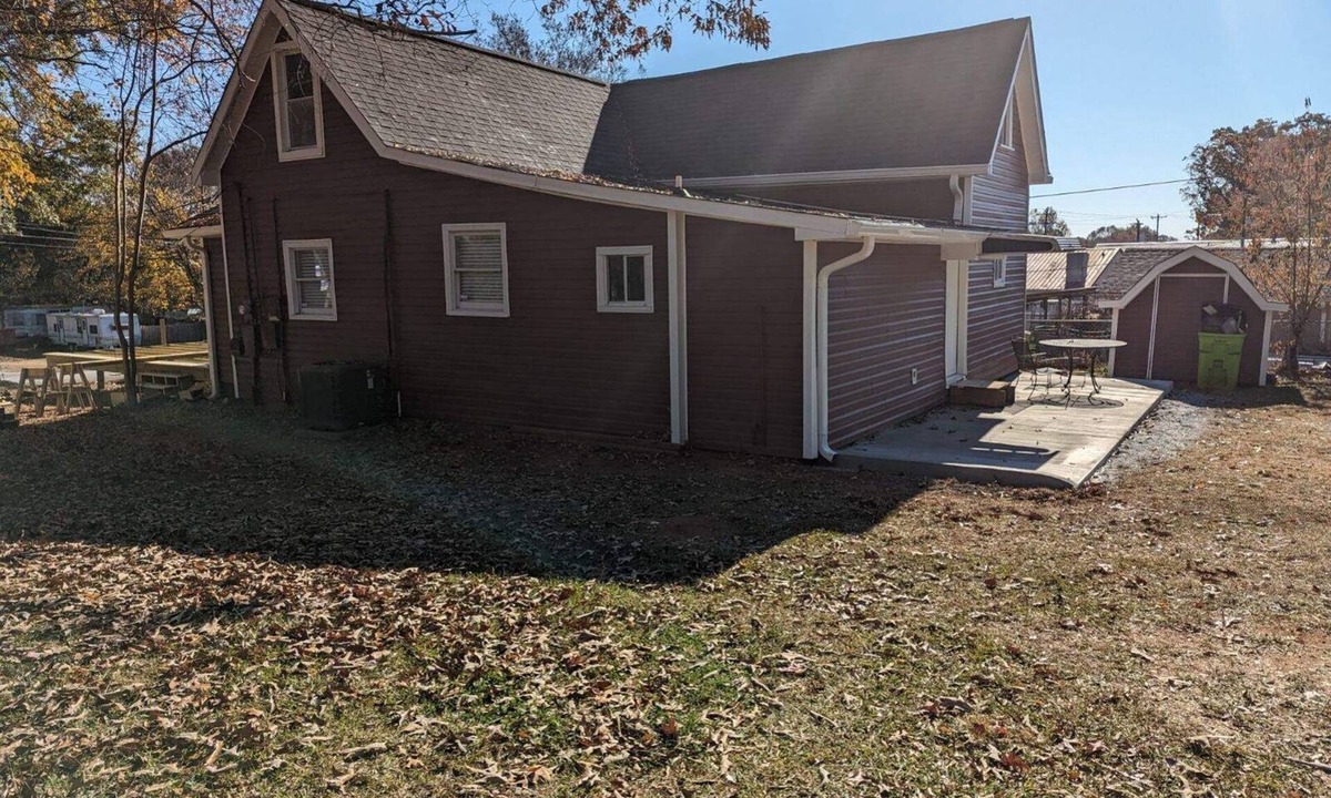 Landrum House | Wonderful Landrum Getaway with Hot Tub 4/2 home close to Tryon!nn