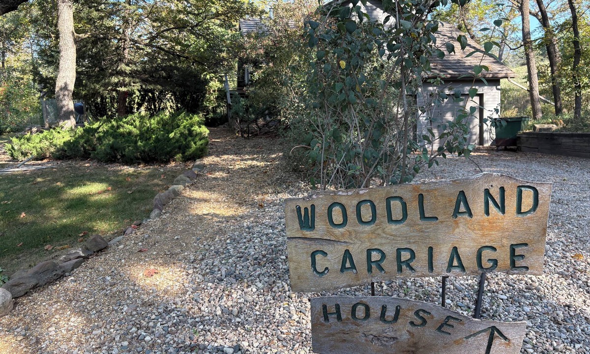Coon Rapids Apartment | Woodland Carriage House at Whiterock Conservancy