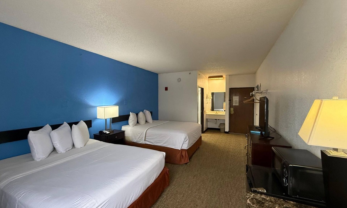 Greenwich Hotel | Woodland Inn & Suites Extended Stay-2 Queen Bed NS