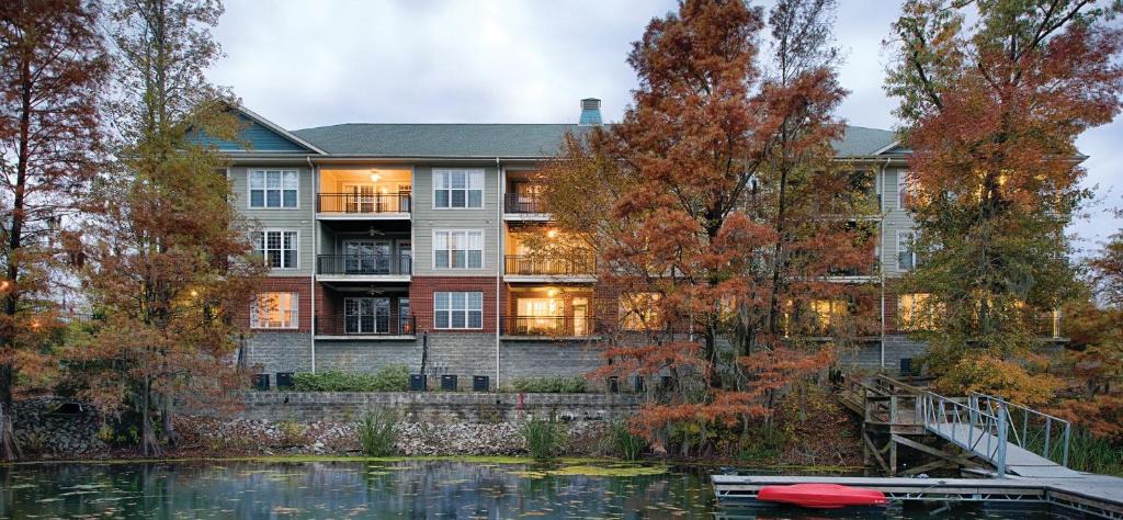 Santee House | Wyndham Lake Marion Nine 9BR Apartments