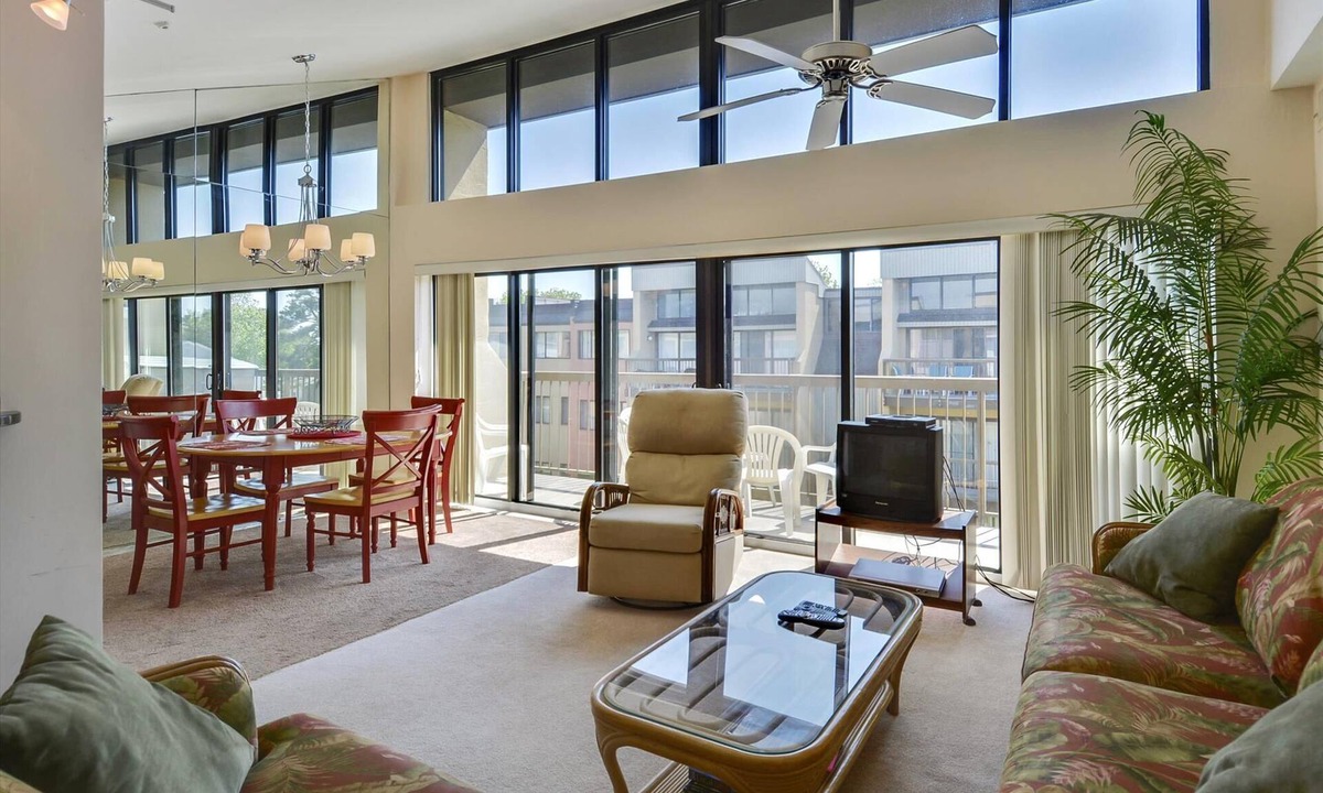 Caine Woods Condo | XPLORIE ACTIVITIES & LINENS INCLUDED*! Nicely Updated 2 BR/2 BA Condo in Quiet North Ocean City Neighborhood