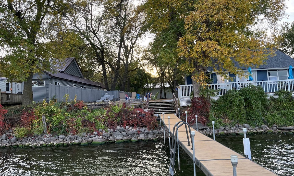 Clay County House | Year Round Lakeside Suite on Lost Island Lake
