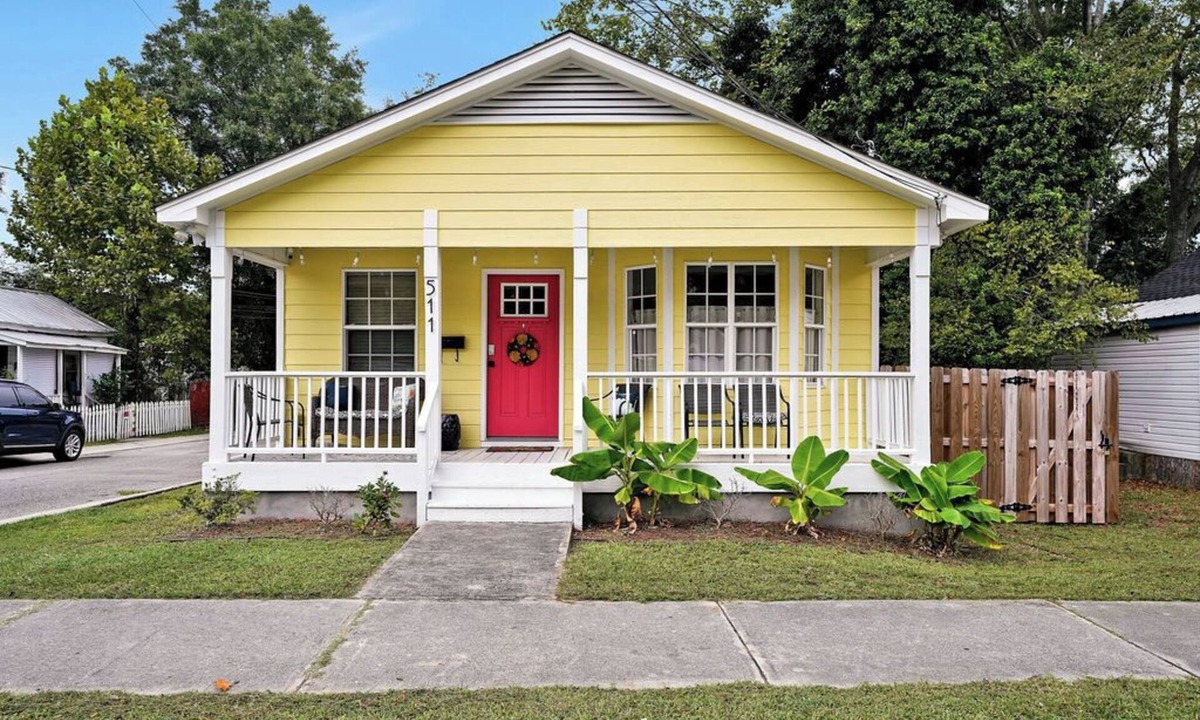Wilmington House | Yellow Swann - Cozy Cottage Minutes from Live Oak Pavilion!