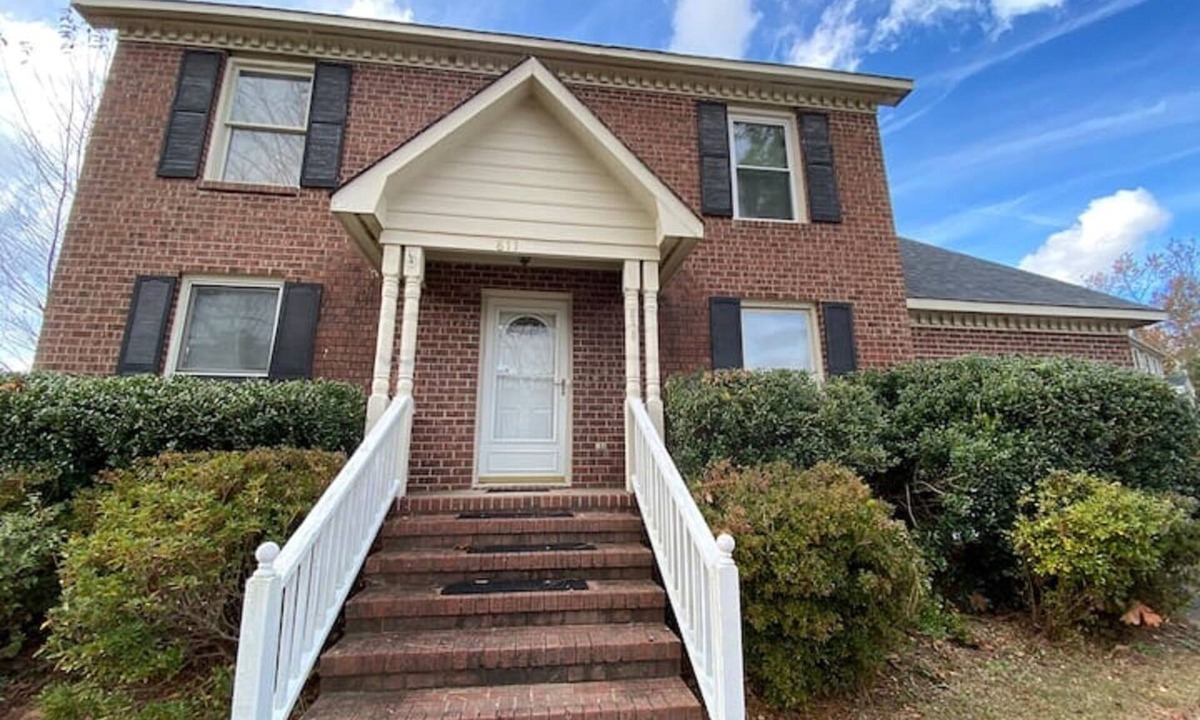 Westover House | ⁂Your Cozy Home-Minutes to Base, 15min to Downtown ⁂