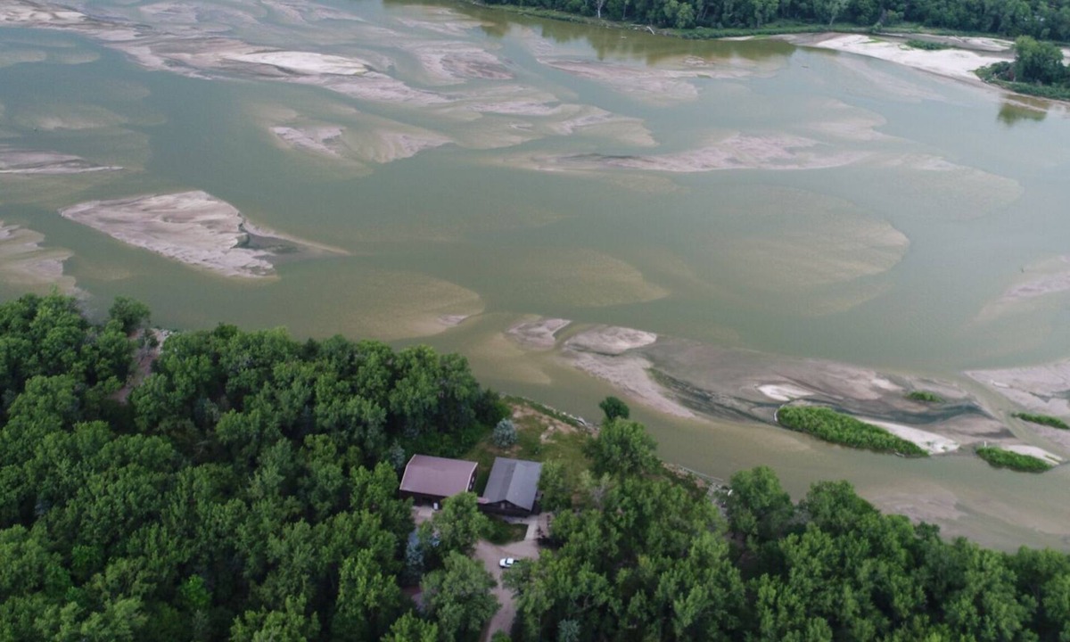Butler County Cabin | Your Platte River Lost Island Lodge. Privacy, seclusion, captivating views...