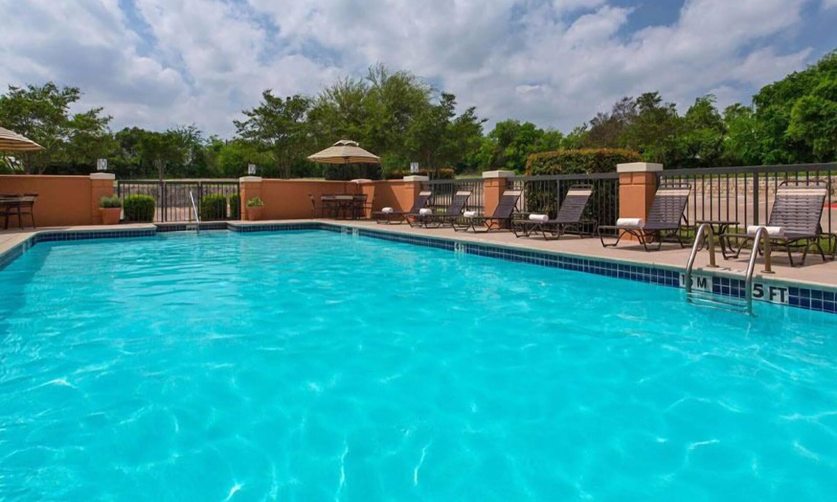 St. Johns Hotel | Zilker Metropolitan Park Tour! 4 Spacious Units w/FREE Parking, Outdoor Pool!