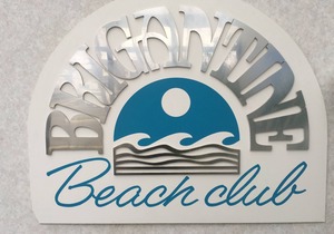 Beautiful Beach Getaway - Beachfront 2 bedroom w/ pools & renovated kitchen.