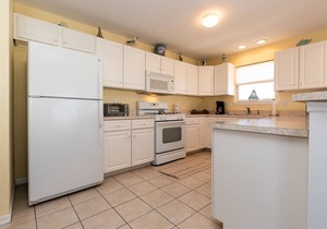Bright Beach Block end unit Condo (sleeps 12) in beautiful North Wildwood!