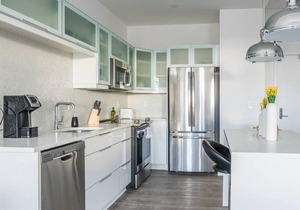 Frontdesk | Updated 1BR Apt near Sprint Center