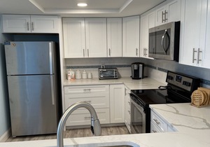 OCEAN VIEW - RENOVATED TRUE 2BDRM/2 FULL BATH - Seapointe Village Private Beach