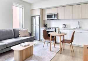 Rad Berkeley Studio w/ W/D & Coworking, walkable to BART, by Blueground in Berkeley