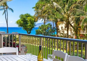 Spacious Corner Location with Wrap Around Lanai -BEST VALUE! in Lahaina