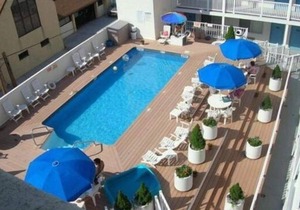 This rental property is only 1 1/2 blocks from the beach and Boardwalk/Pool & more.
