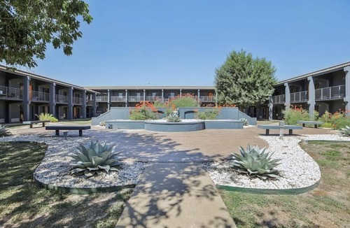 St. Johns Apartment | [01] ATX Studio: 1 King, Dog Park, Laundry Access