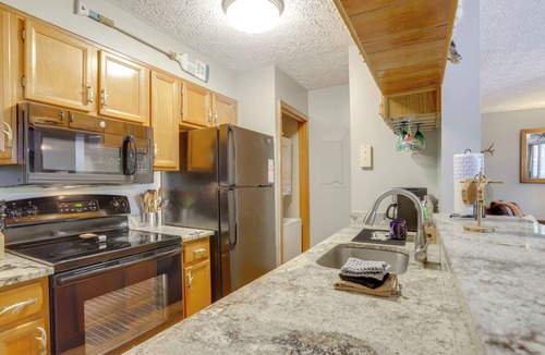 Waleska Apartment | 1/2 Mi to Marina: Lake Arrowhead Condo!