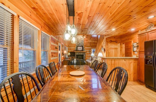 Boone Cabin | 1 Abundant Life - hot tub, game room, near Boone & golf course