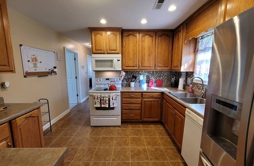 Athens House | 1 Bdrm home sleeps 2, 1 mile from I-65, Fenced backyard