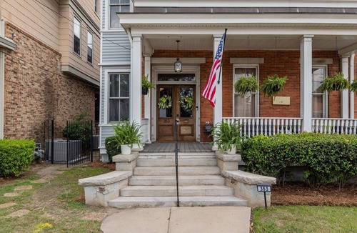 Olde Town Augusta Apartment | 1 bedroom, 1 bathroom studio apartment in Downtown Augusta. The sleeping arrangements for this unit is a full sized bed.