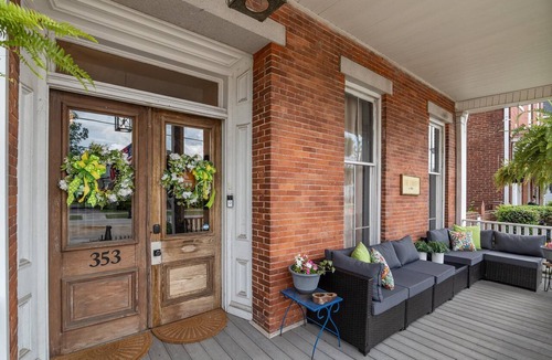 Olde Town Augusta Apartment | 1 bedroom, 1 bathroom studio apartment in Downtown Augusta. The sleeping arrangements for this unit is a full sized bed.