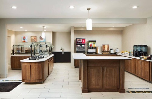 Durham Condo | 1 Bedroom | Free Wi-Fi, Pool, Free Breakfast