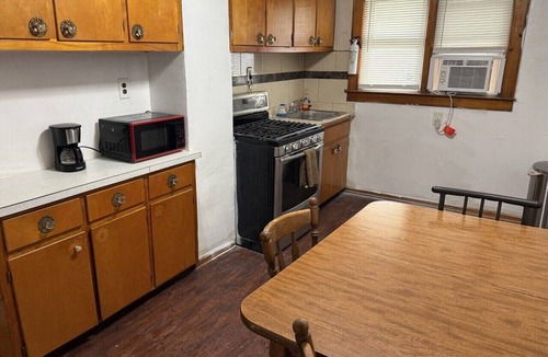 Hopelawn House | 1-bedroom house, near NYC bus/train, MetLife Stadium 35 minutes