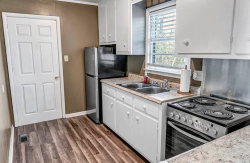 Dublin Cabin | 1-bedroom secluded cabin, minutes from downtown Dublin,