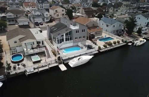 Osbornsville House | 1 Bedroom Waterfront Home in Brick