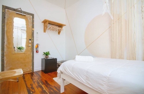 Queens Apartment | 1 BLK from the Beach! The High Tide Studio #1