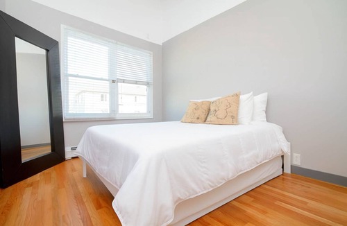 Queens Apartment | 1 BLK from the Beach! The High Tide Studio #7