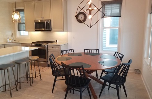 North End Condo | 1 BLOCK FROM BEACH! TV, INTERNET, WELL EQUIPPED!