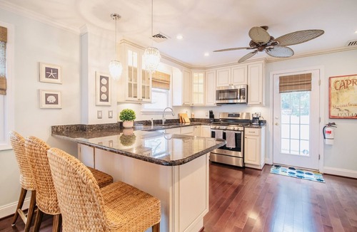 Margate City House | 1 BLOCK TO BEACH & DINING, beautifully updated, park 3 cars!