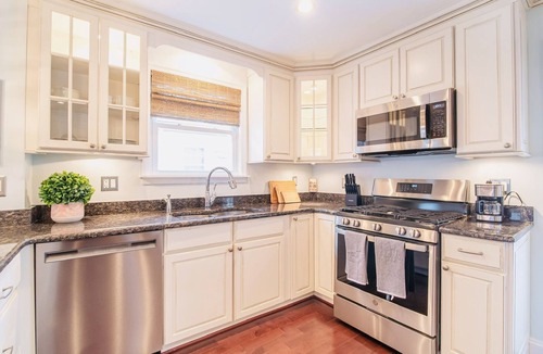 Margate City House | 1 BLOCK TO BEACH & DINING, beautifully updated, park 3 cars!