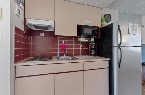 Wildwood Condo | 1 BR, 1 Bath Condo w/a Gorgeous Pool & Sundeck!