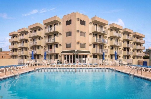 Wildwood Condo | 1 BR, 1 Bath Condo w/a Gorgeous Pool & Sundeck!