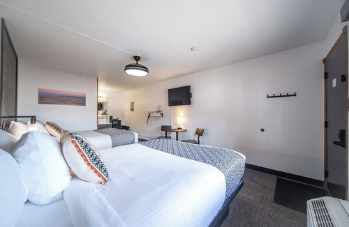 Pinnacles Entrance Badlands Hotel | 1-Hansen Inn & Cabins, Room, Double Queen, Ground Floor, No Pets, No Smoking