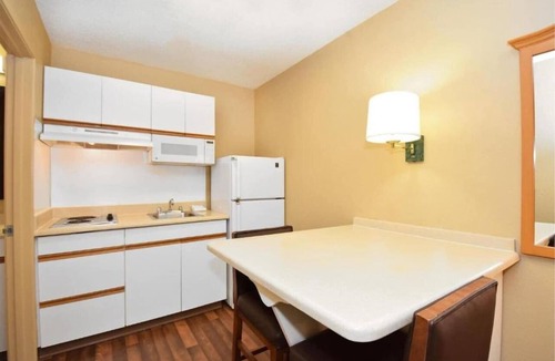 Germantown Apartment | 1 King Bed | Non-Smoking, Kitchen, Shower