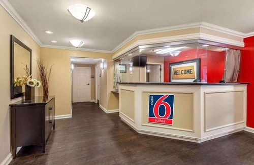 Vernon Hills Apartment | 1 King Bed | Non-Smoking, Kitchen, Shower