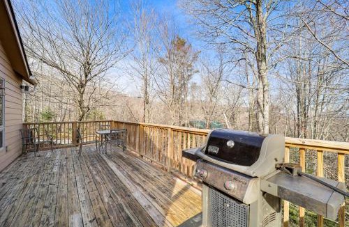 Charter Hills House | 1 Mi to Beech Mtn Skiing: Family Cabin w/Fire Pit
