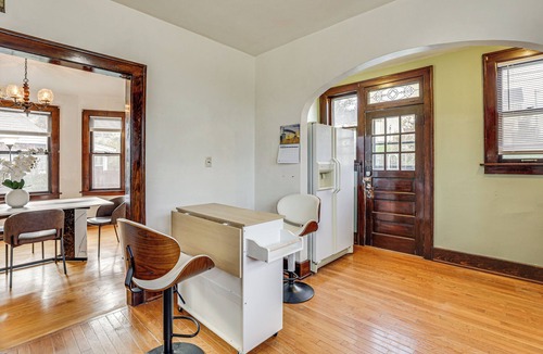 Dubuque Cottage | 1 Mi to Downtown Dubuque! Spacious Home