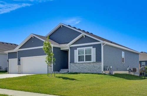 Waukee House | 1 Mi to Golf: Quiet Waukee Home w/Fireplace!