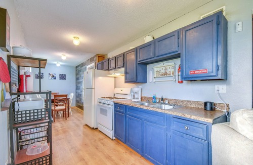 Stoutsville Cabin | 1 Mi to Mark Twain Lake: Cabin w/Community Pool