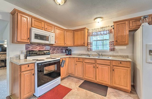 McCutcheon Field House | 1 Mi to MCAS New River: Peaceful Home w/Patio