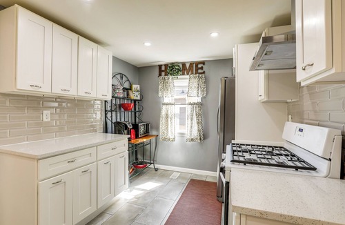 Rahway House | 1 Mi to NYC Train & Arts District: Rahway Escape