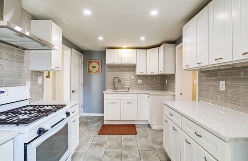 Rahway House | 1 Mi to NYC Train & Arts District: Rahway Escape