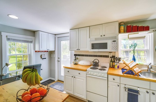 Leesburg Apartment | < 1 Mi to Wineries: Quaint & Cozy Waterford Studio