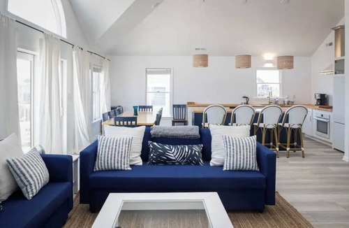 Ocean Sands House | 1 min private beach walk. Stylishly renovated with beach views! Hot tub & pool!