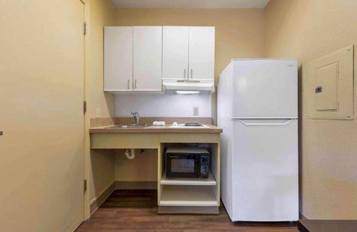 Germantown Apartment | 1 Queen Bed | Non-Smoking, Kitchen
