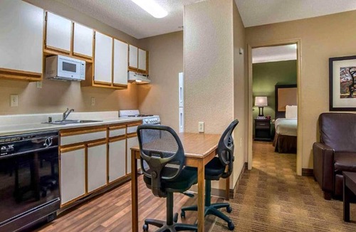 Greenville - Spartanburg Apartment | 1 Queen Bed | Non-Smoking, Micfridge