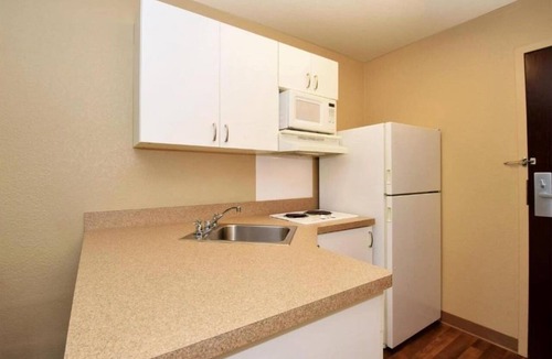 Eagan Apartment | 1 Queen Bed | Non-Smoking, Kitchen