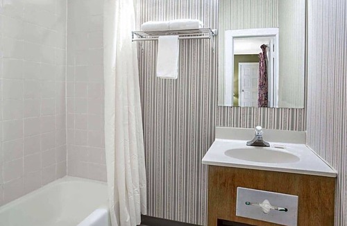 Emporia Hotel | 1-Star Hotel ∙ Knights Inn Emporia